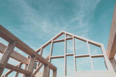 Lambris en bois : comment sublimer votre int&eacute;rieur ?